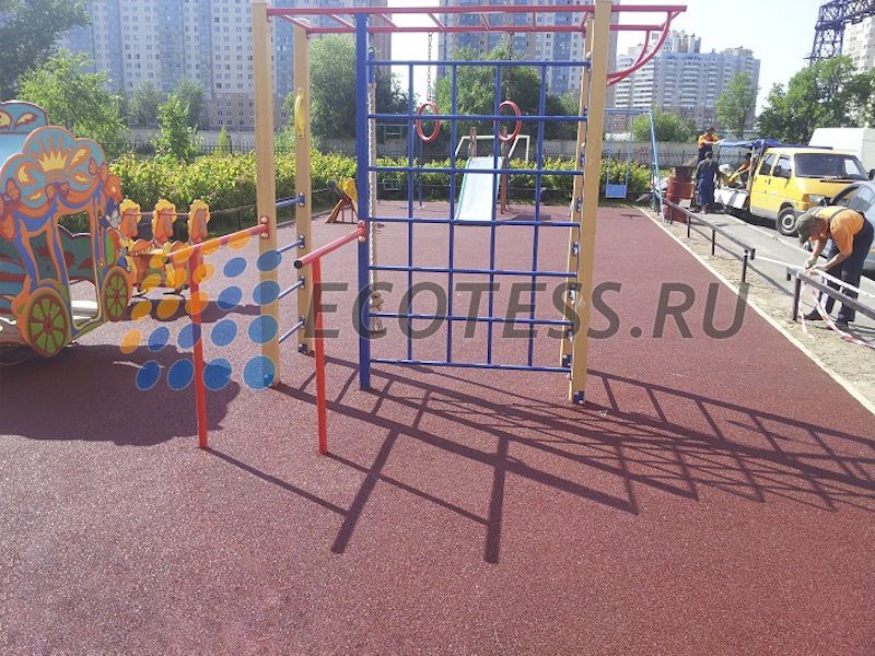 Детская площадка с резиновым напольным покрытием